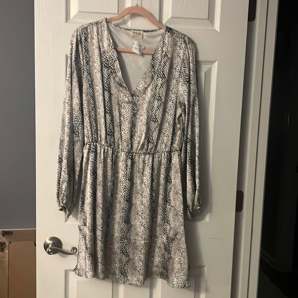 Peach Love snake skin dress size medium NWT
